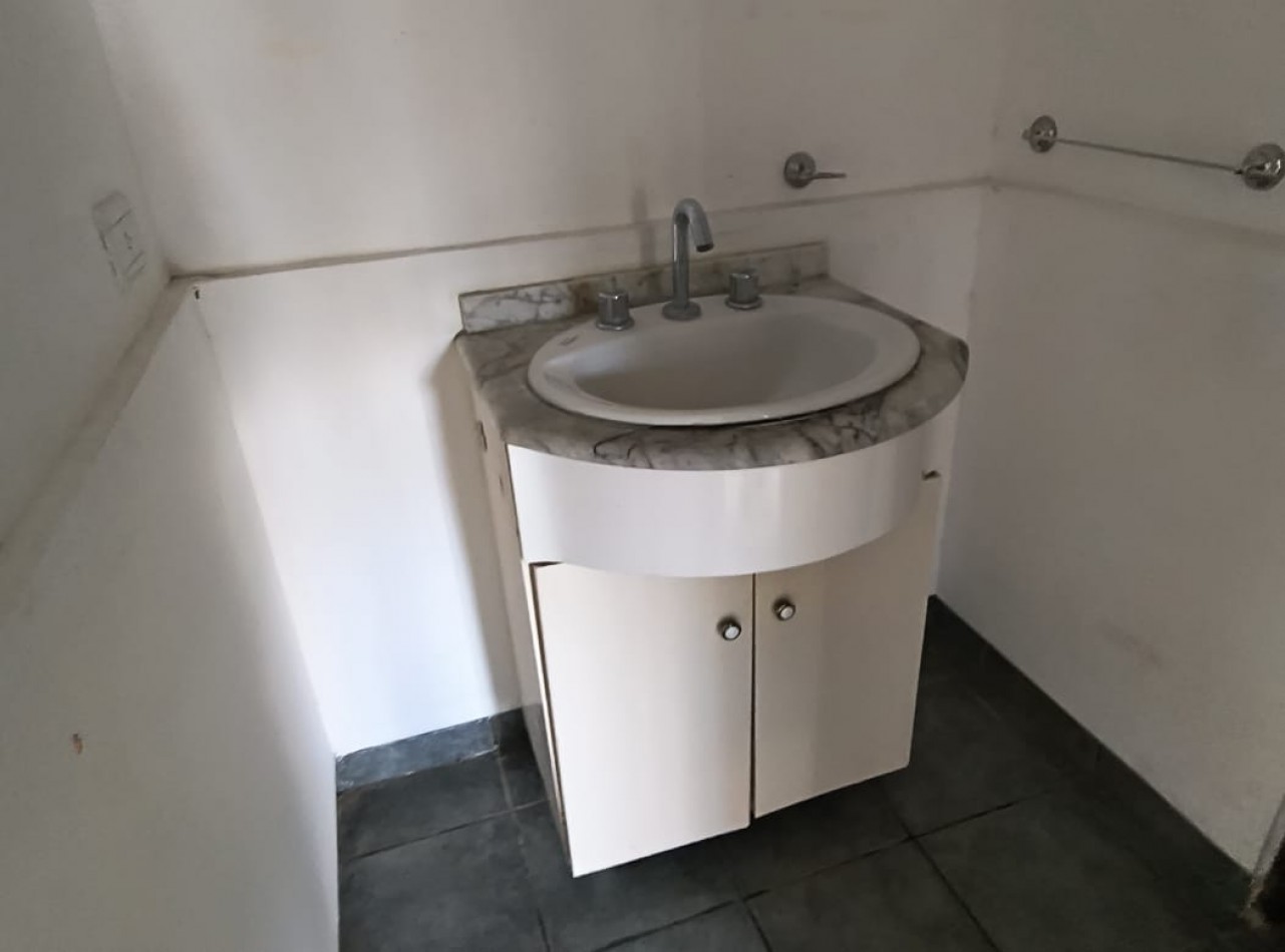 DEPARTAMENTO 3 AMB. AMPLIOS C/BALCON Y COCHERA (COMPLEJO CERRADO)