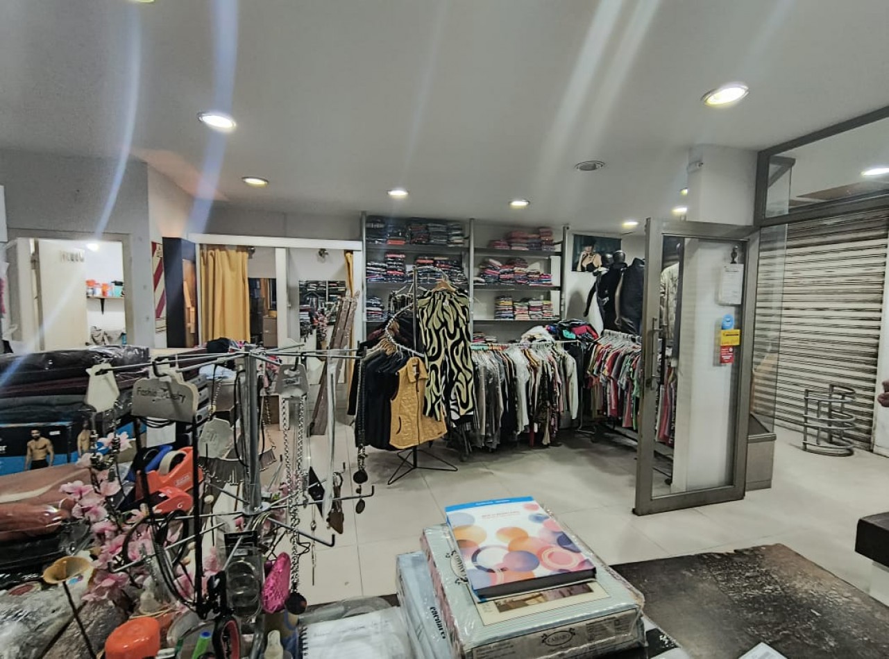 LOCAL COMERCIAL 70M2 CON DEPOSITO DE 10M2 (VILLA DE MAYO)