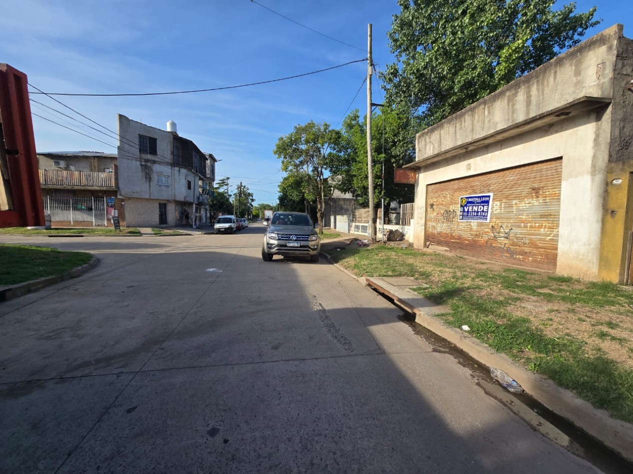 CASA 4 AMB. C/ LOCAL (SALIDA A 2 CALLES)