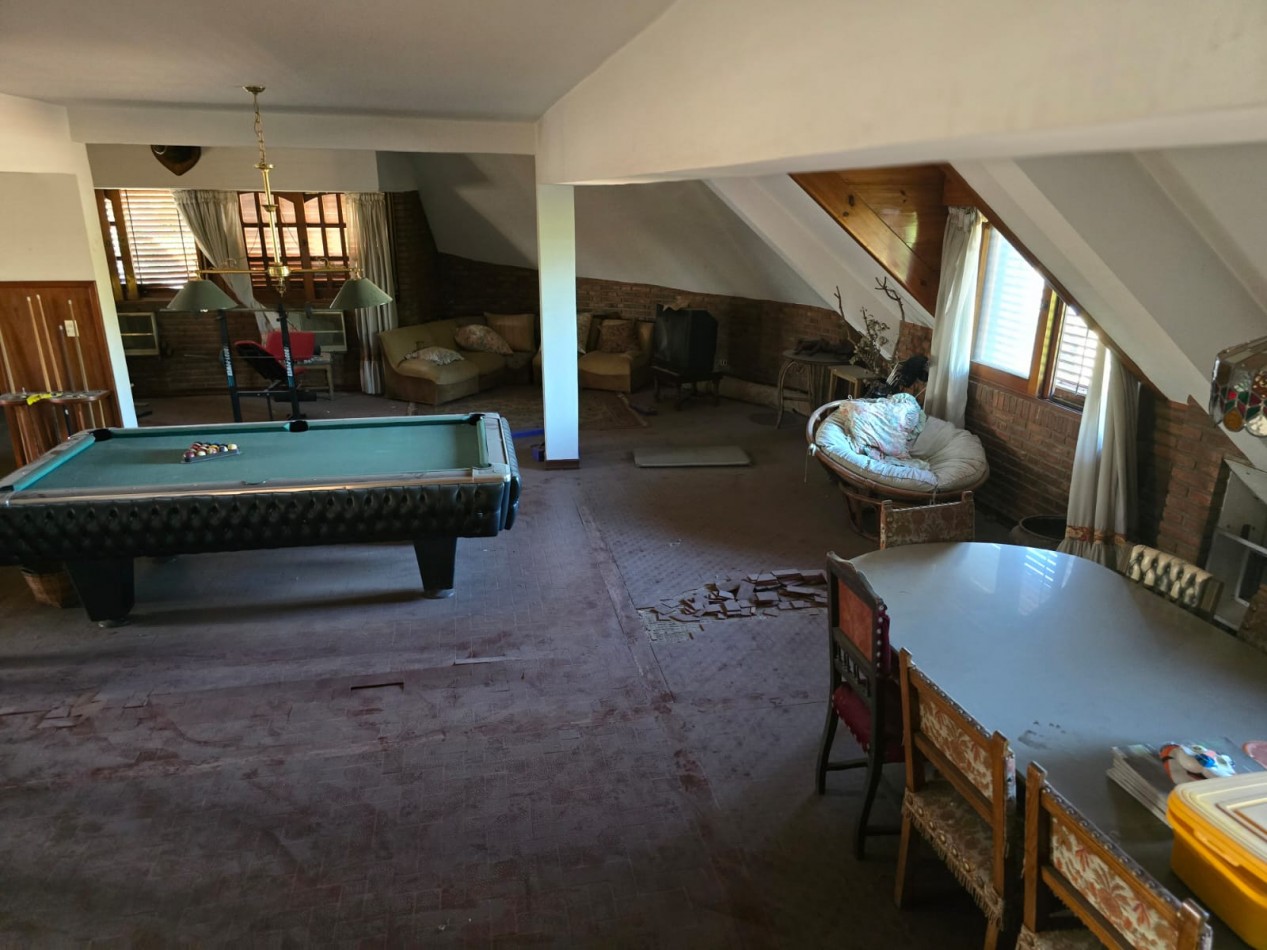 EXCELENTE CASA DE 5 AMB. PARQUE/ PISCINA/GARAGE P / 4 VEHICULOS