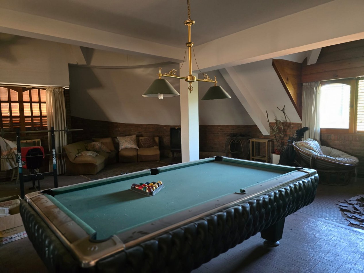 EXCELENTE CASA DE 5 AMB. PARQUE/ PISCINA/GARAGE P / 4 VEHICULOS