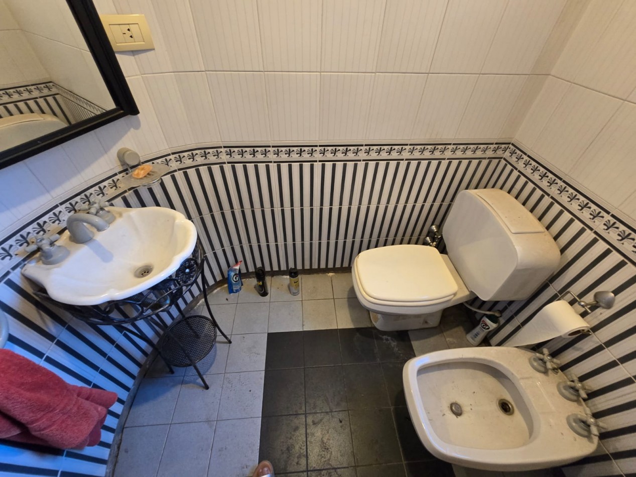 EXCELENTE CASA DE 5 AMB. PARQUE/ PISCINA/GARAGE P / 4 VEHICULOS