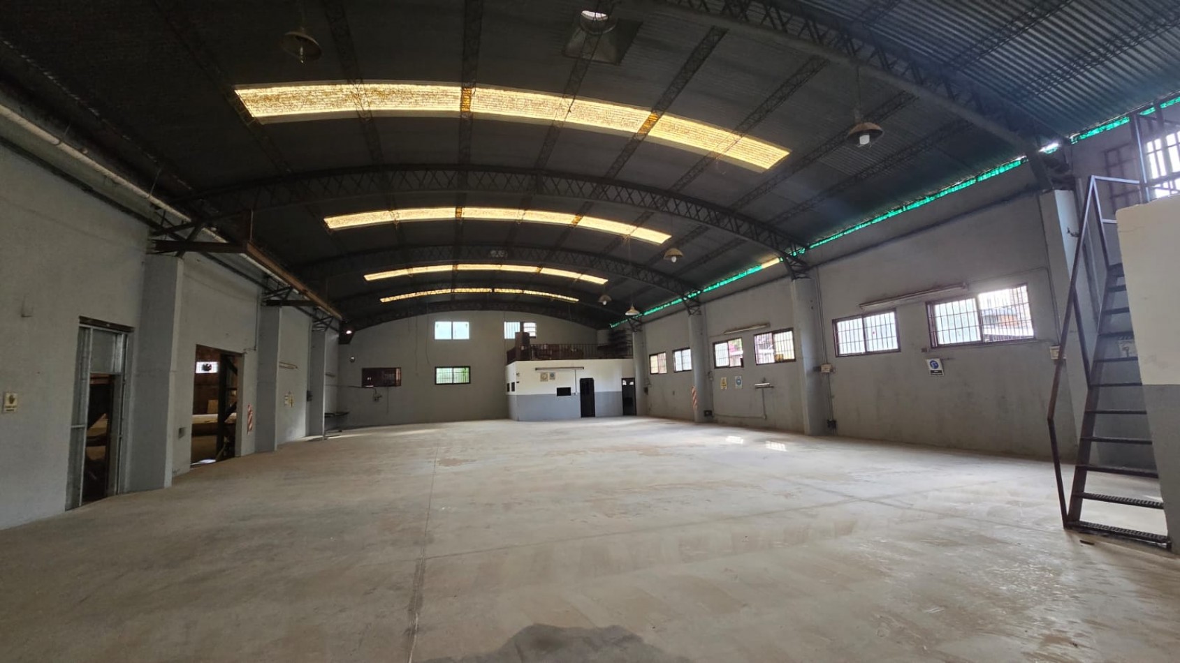 GALPON 600 M2