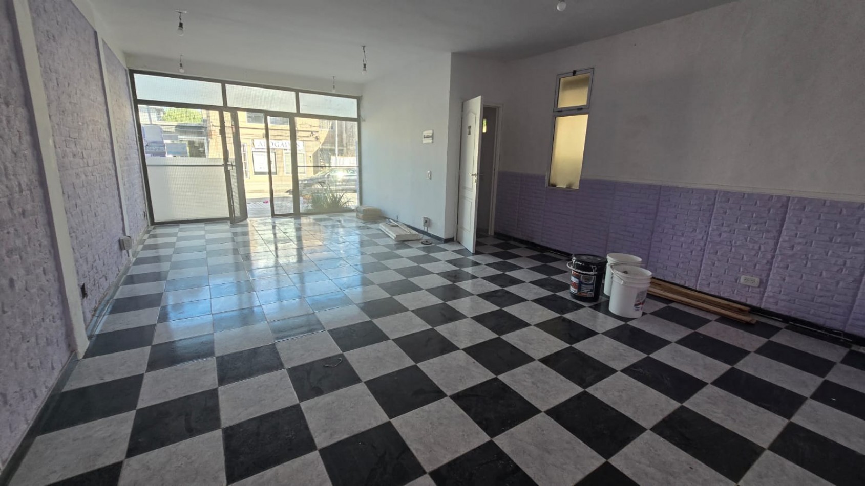  DOS LOCALES Y CASA DE 4 AMB. CON GARAGE VARIOS AUTOS