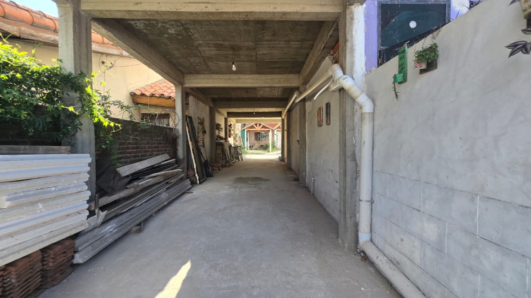  DOS LOCALES Y CASA DE 4 AMB. CON GARAGE VARIOS AUTOS