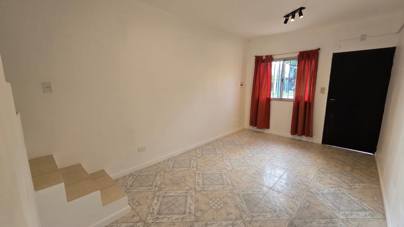 DUPLEX 3 AMB. AMPLIO C/ PATIO Y GARAGE