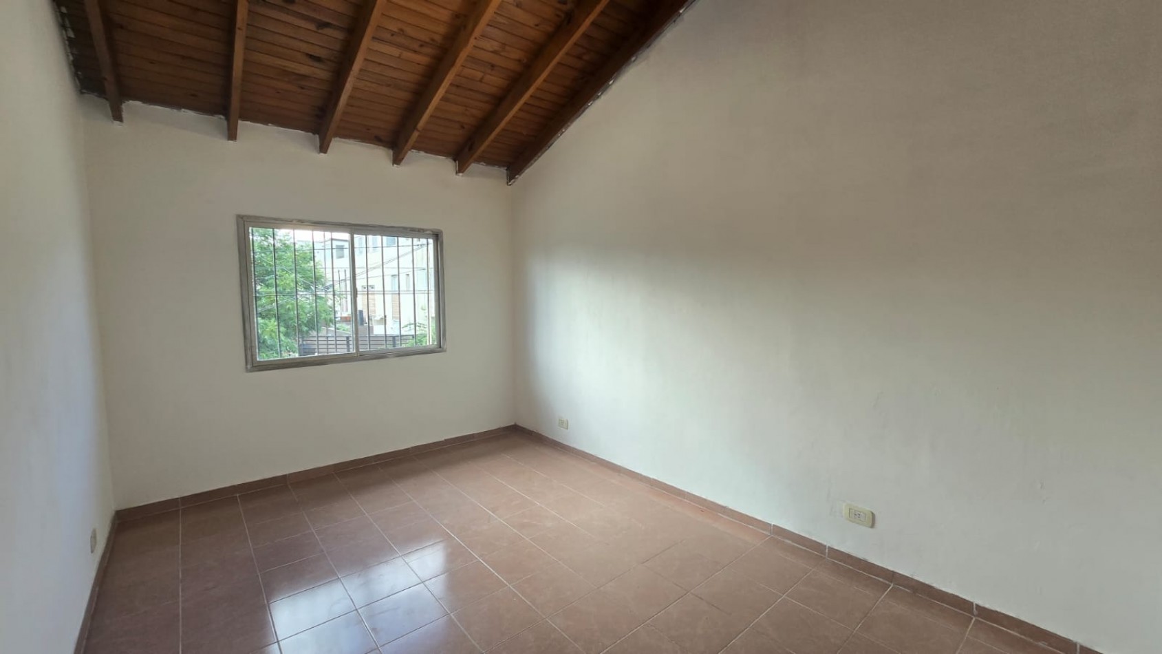 DUPLEX 3 AMB. AMPLIO C/ PATIO Y GARAGE
