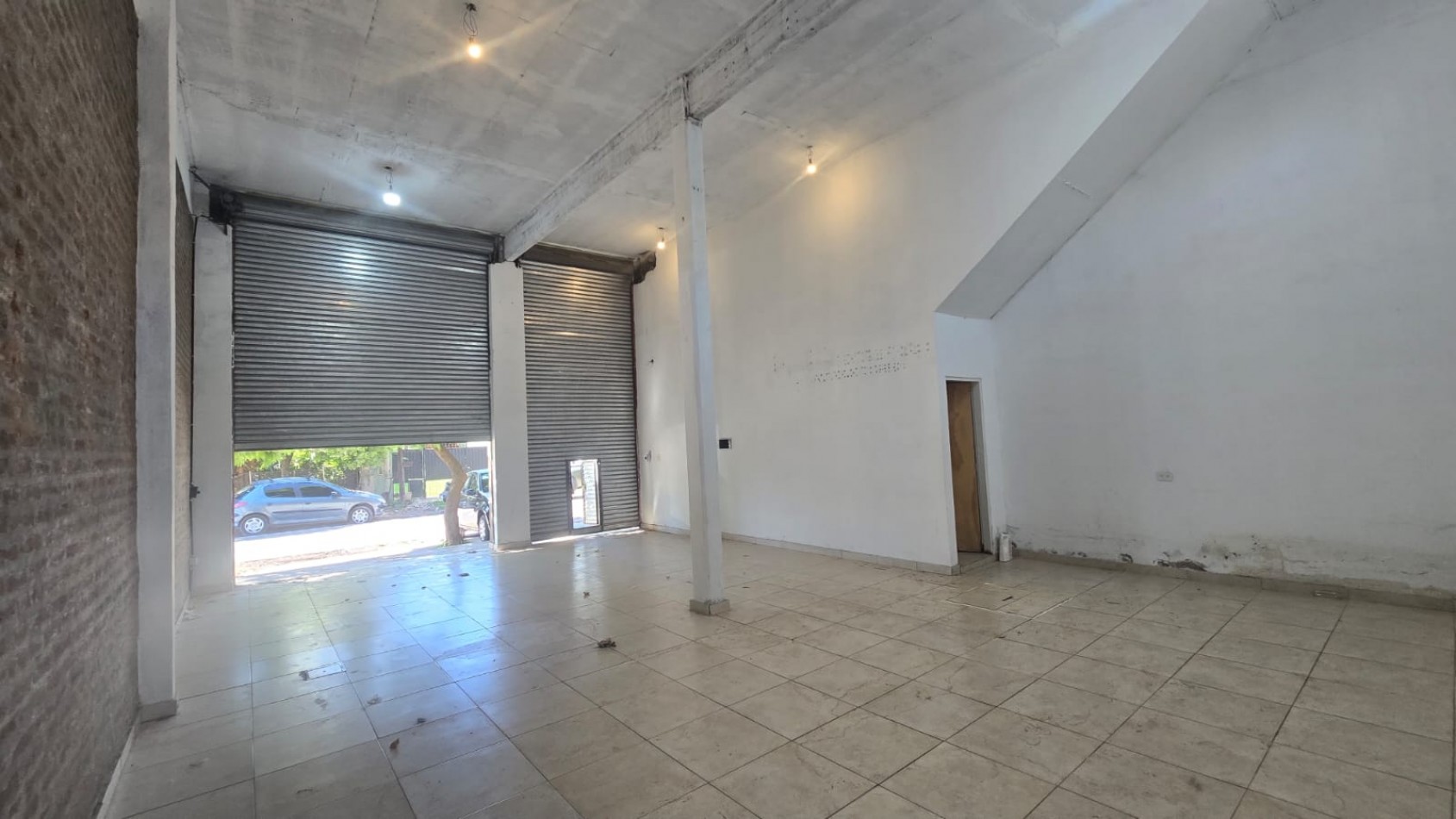 LOCAL 100 M2 