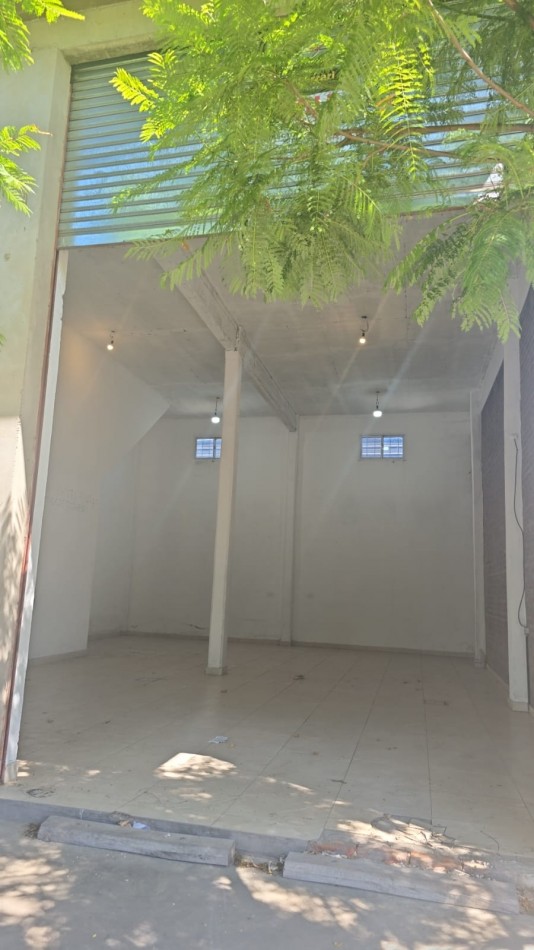 LOCAL 100M2