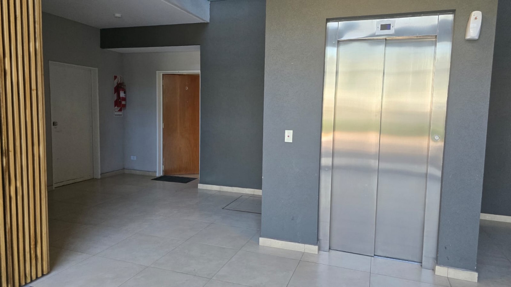 DEPARTAMENTO 3 AMB. PLANTA BAJA C/ COCHERA Y PARQUE (COMPLEJO CERRADO)
