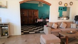 CASA 3 AMB. C/PARQUE Y PISCINA