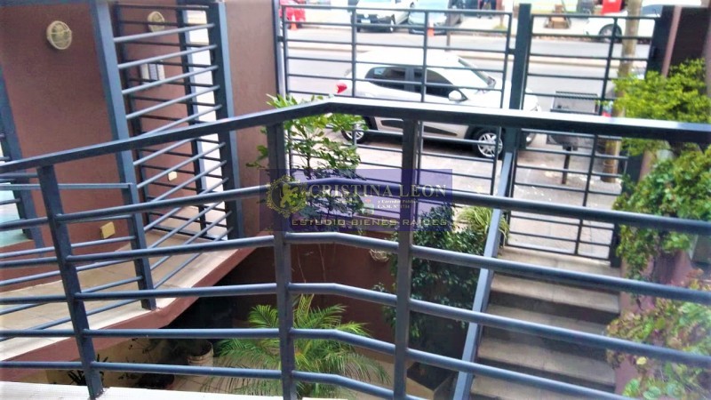 MONOAMBIENTE C/ BALCON S/ AV. PTE. PERON