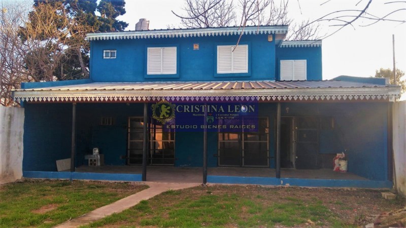 CASA DE 4 AMB.CON PARQUE Y ENTRADA P/ VARIOS AUTOS