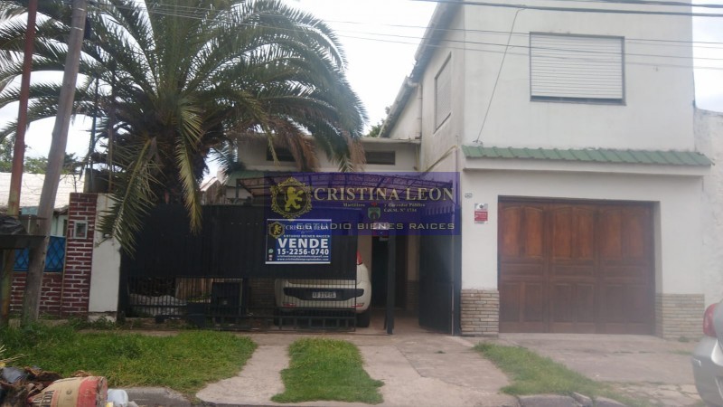 CASA 5 AMB. C/GARAGE P/2 AUTOS /PARQUE