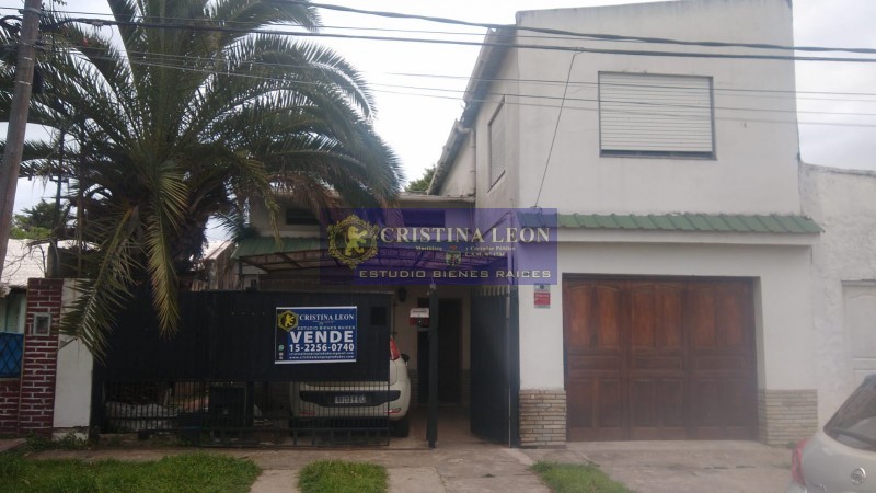 CASA 5 AMB. C/GARAGE P/2 AUTOS /PARQUE