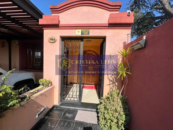 RETASADA!!! IMPORTANTE PROPIEDAD DE 4 AMBIENTES C/ PISCINA