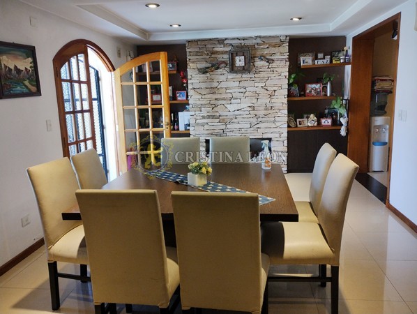 PROPIEDAD 4 AMBIENTES C/PISCINA/ DOBLE COCHERA