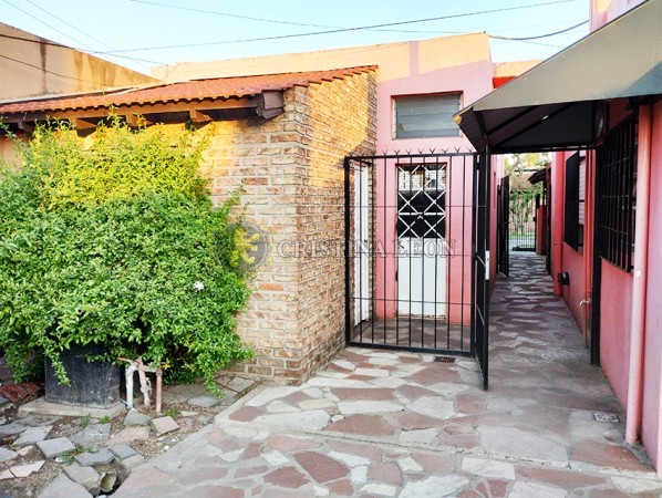 CASA AMERICANA 3 AMB. C/ LOCAL Y P.H AL FONDO