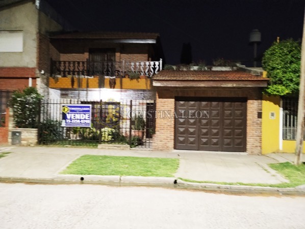 OPORTUNIDAD !! PROPIEDAD 2 PLANTAS/ 5 AMB. GARAGE/ TERRAZA/ PARQUE