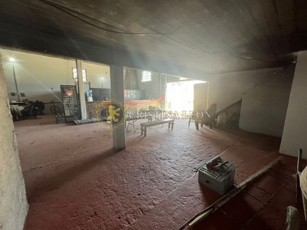 LOTE 1800 M2.C/ GALPON DE 300 M2. S/ RUTA NAC. 8 (SALIDA A TRES CALLES)