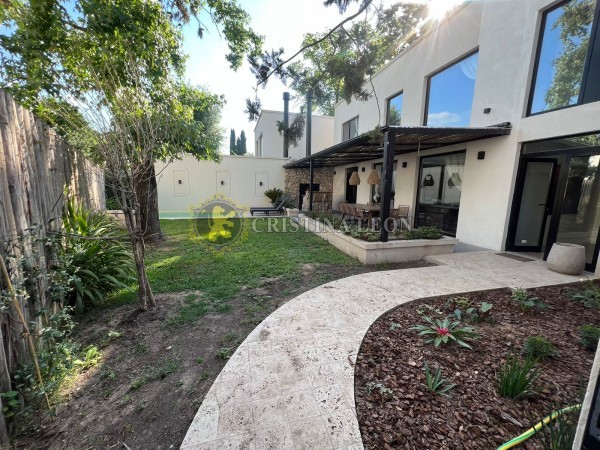 CASA 4 AMB. C/ JARDIN Y PILETA (COUNTRY C.U.B.A)