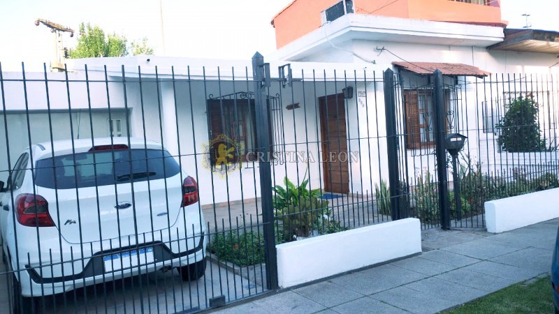 CASA AMERICANA 3 AMB. C/ ENTRADA DE AUTO/ PATIO