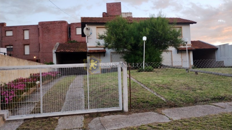 DOS DUPLEX 4 AMB. C/U LOTE 425 M2. OPORTUNIDAD COSTA ATLANTICA, VILLA GESELL
