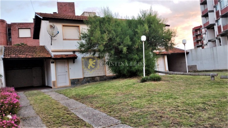 DOS DUPLEX 4 AMB. C/U LOTE 425 M2. OPORTUNIDAD COSTA ATLANTICA, VILLA GESELL