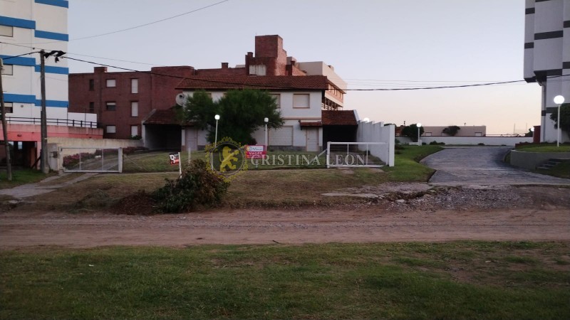 DOS DUPLEX 4 AMB. C/U LOTE 425 M2. OPORTUNIDAD COSTA ATLANTICA, VILLA GESELL
