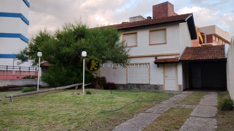 DOS DUPLEX 4 AMB. C/U LOTE 425 M2. OPORTUNIDAD COSTA ATLANTICA, VILLA GESELL