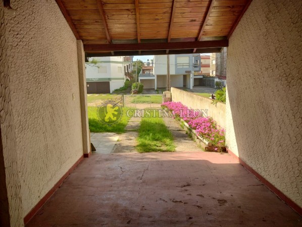 DOS DUPLEX 4 AMB. C/U LOTE 425 M2. OPORTUNIDAD COSTA ATLANTICA, VILLA GESELL
