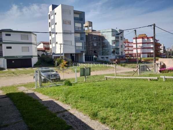 DOS DUPLEX 4 AMB. C/U LOTE 425 M2. OPORTUNIDAD COSTA ATLANTICA, VILLA GESELL