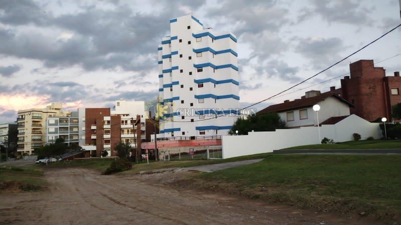 DOS DUPLEX 4 AMB. C/U LOTE 425 M2. OPORTUNIDAD COSTA ATLANTICA, VILLA GESELL