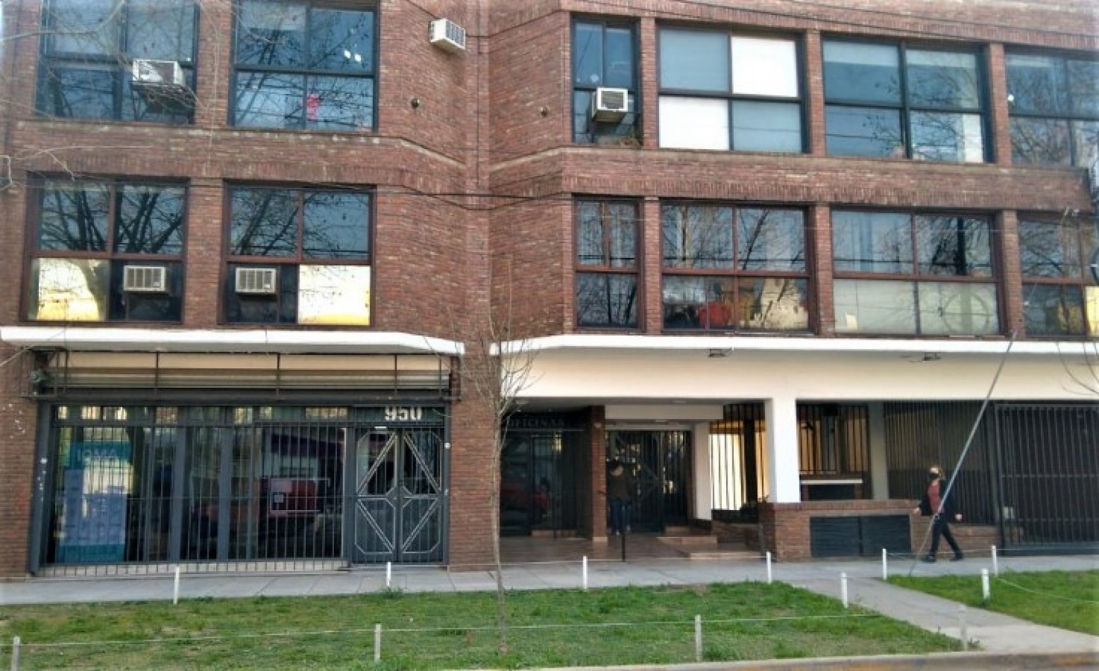OFICINAS 140 M2. C/ MODULOS- RECEPCION- BAÑOS