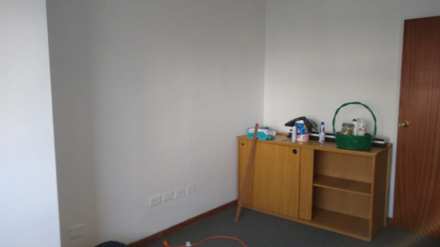 OFICINAS 140 M2. C/ MODULOS- RECEPCION- BAÑOS
