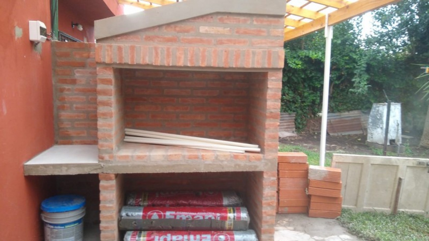 DEPARTAMENTO 2 AMBIENTES PLANTA BAJA C/ PATIO Y PARRILLA