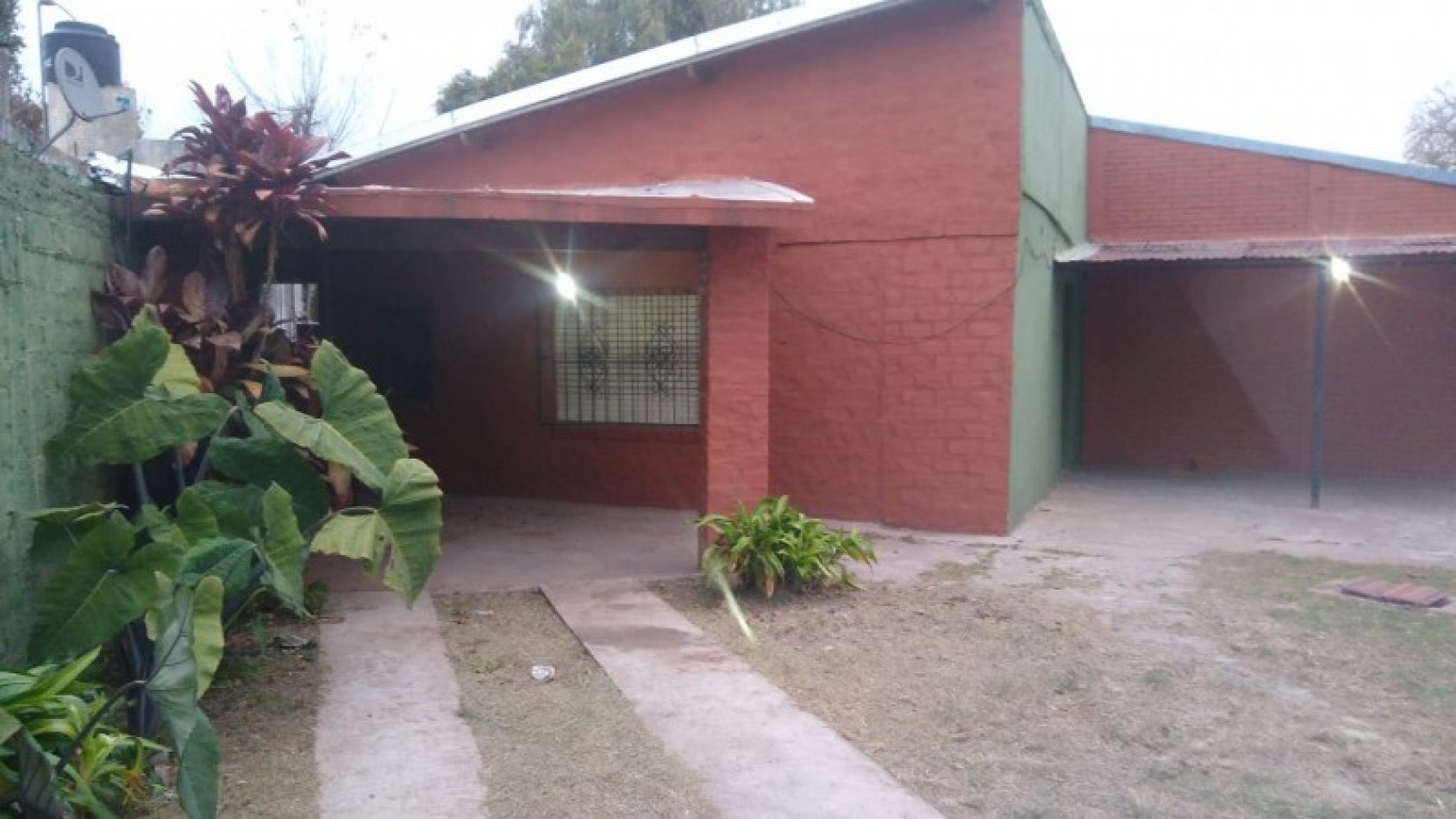 CASA 4 AMB. C/COCHERA Y JARDIN. (LOS POLVORINES)