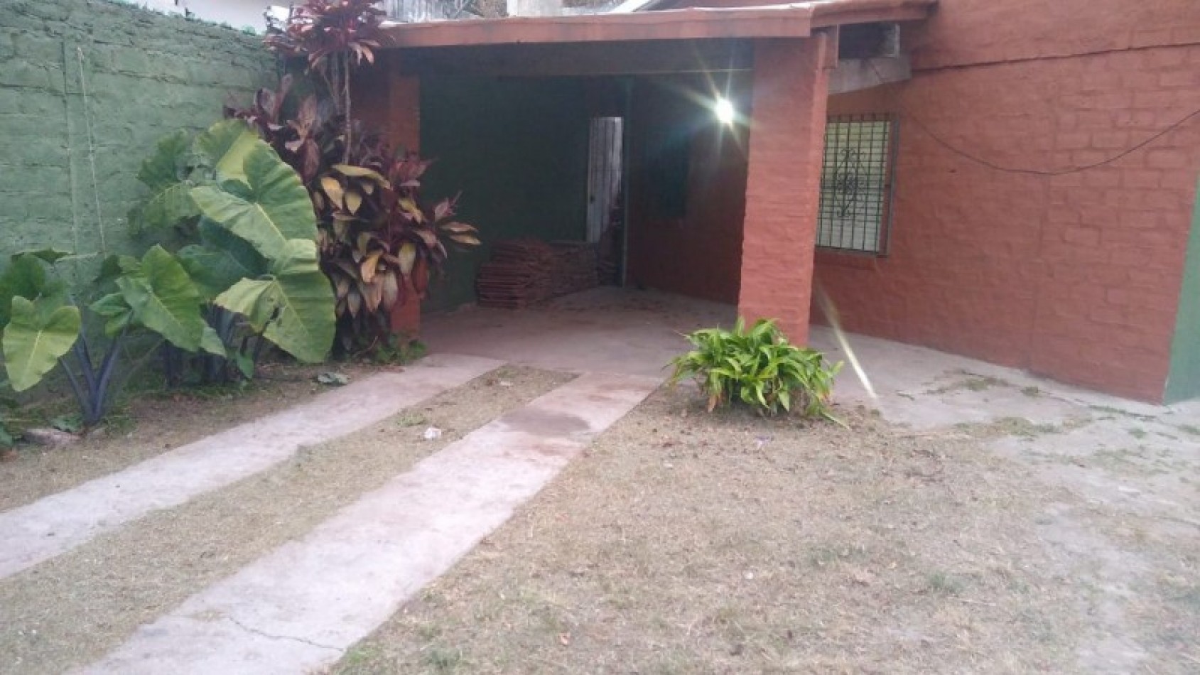 CASA 4 AMB. C/COCHERA Y JARDIN. (LOS POLVORINES)