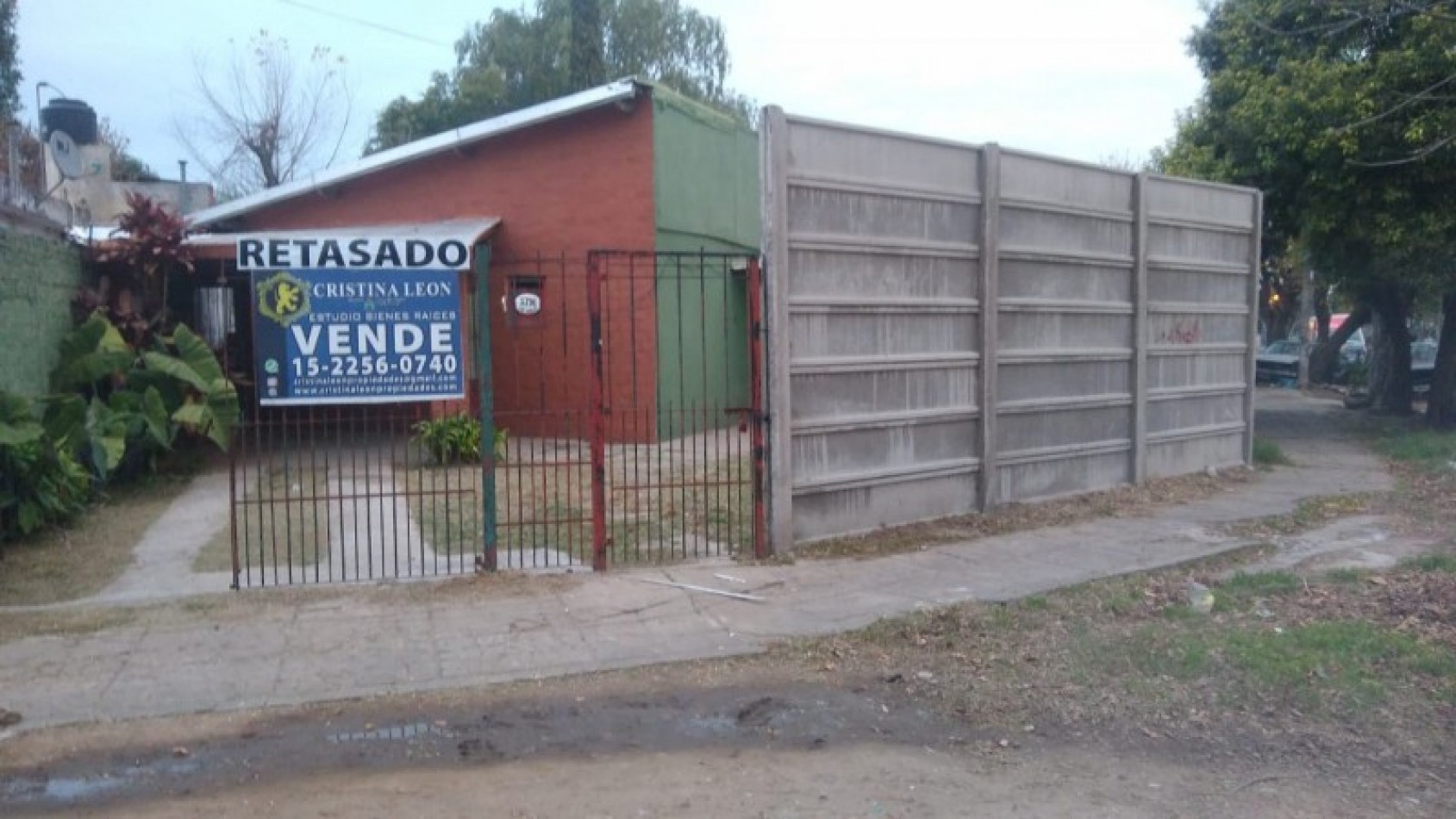 CASA 4 AMB. C/COCHERA Y JARDIN. (LOS POLVORINES)