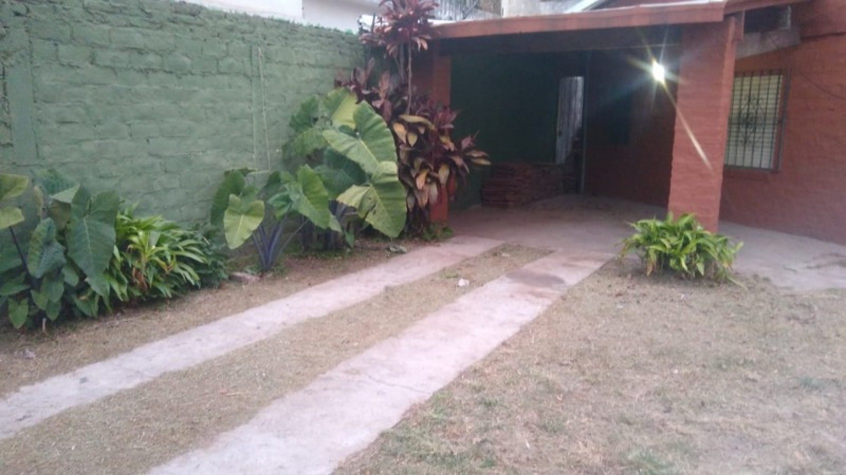 CASA 4 AMB. C/COCHERA Y JARDIN. (LOS POLVORINES)