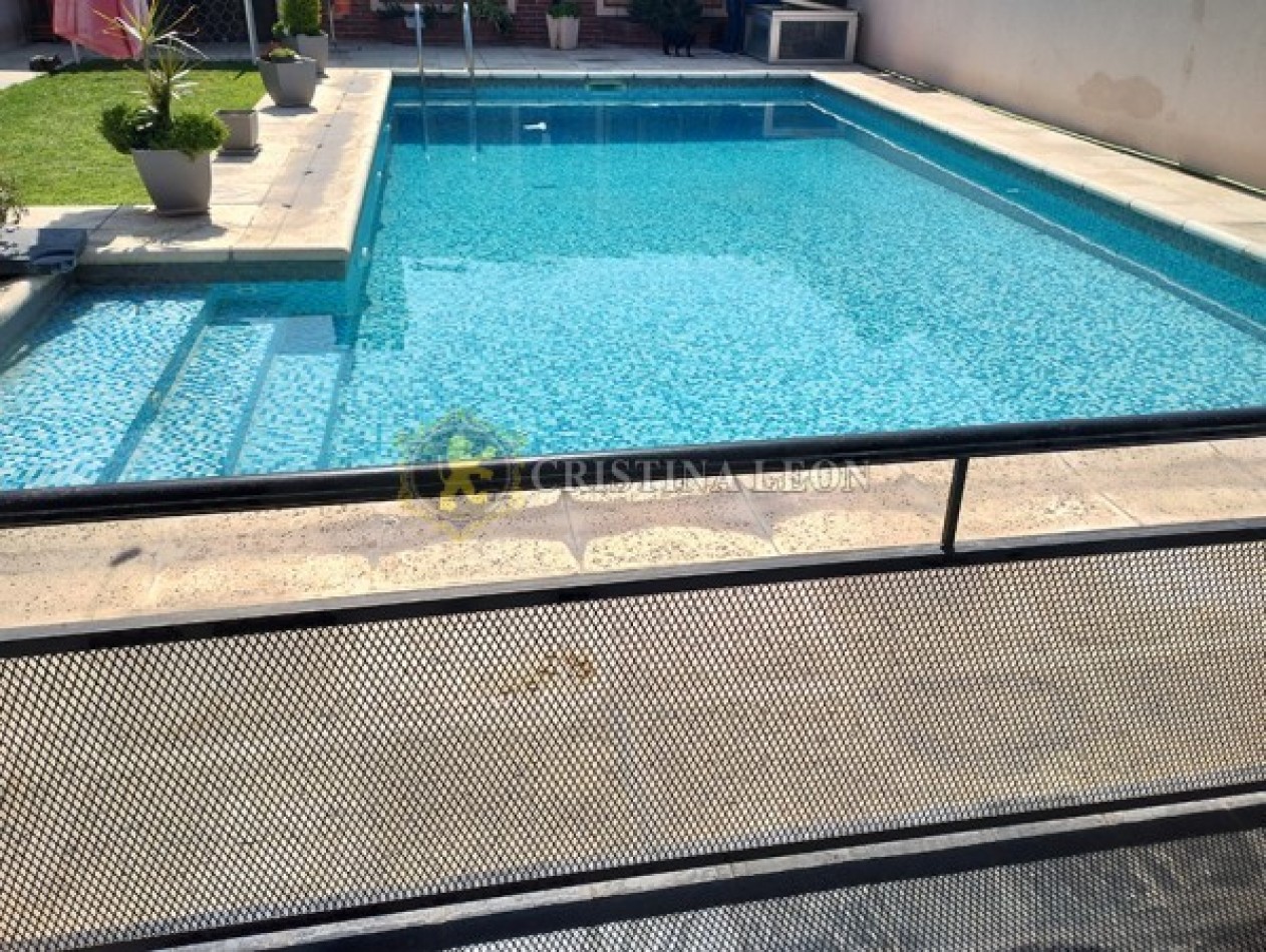 OPORTUNIDAD!!! PROPIEDAD 4 AMBIENTES C/PISCINA/ DOBLE COCHERA