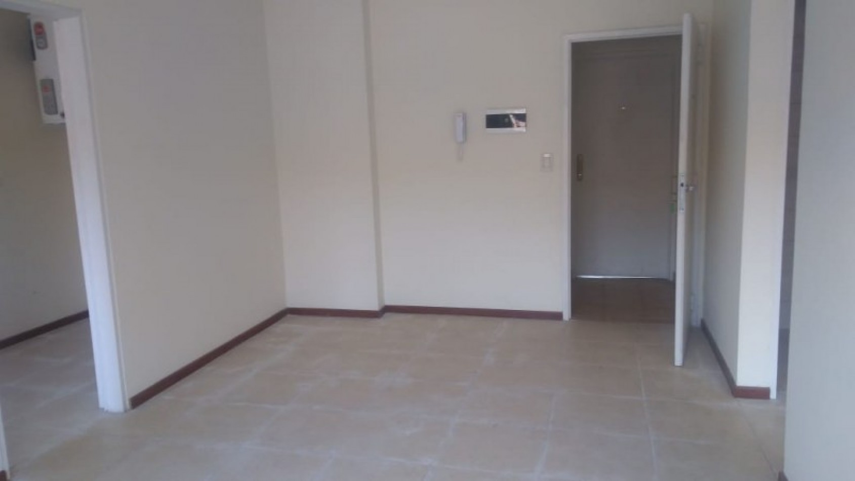 DEPARTAMENTO 3 AMB. PLANTA BAJA C/JARDIN Y COCHERA (COMPLEJO CERRADO)