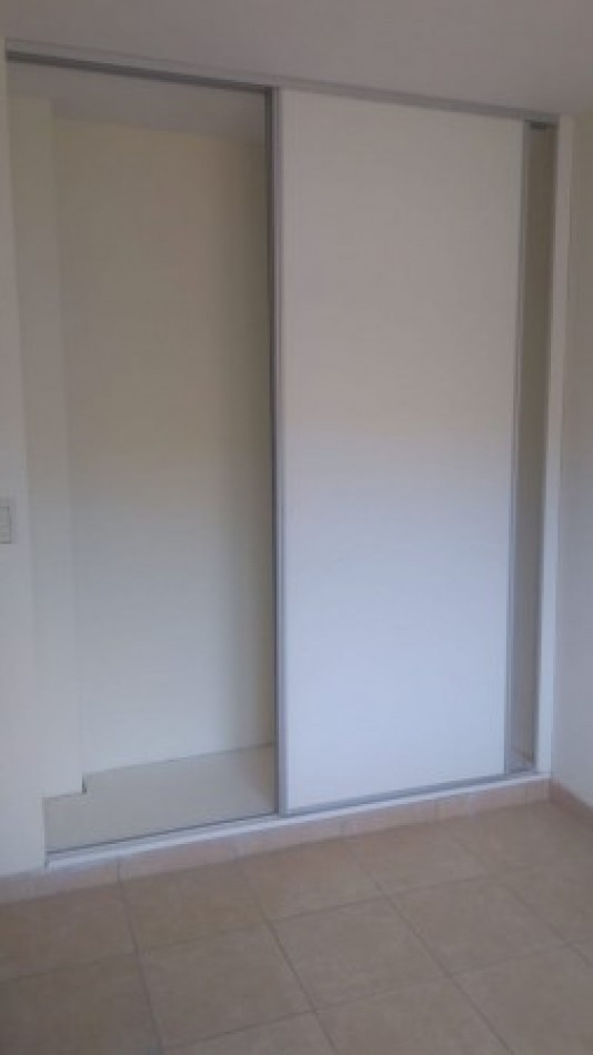 DEPARTAMENTO 3 AMB. PLANTA BAJA C/JARDIN Y COCHERA (COMPLEJO CERRADO)