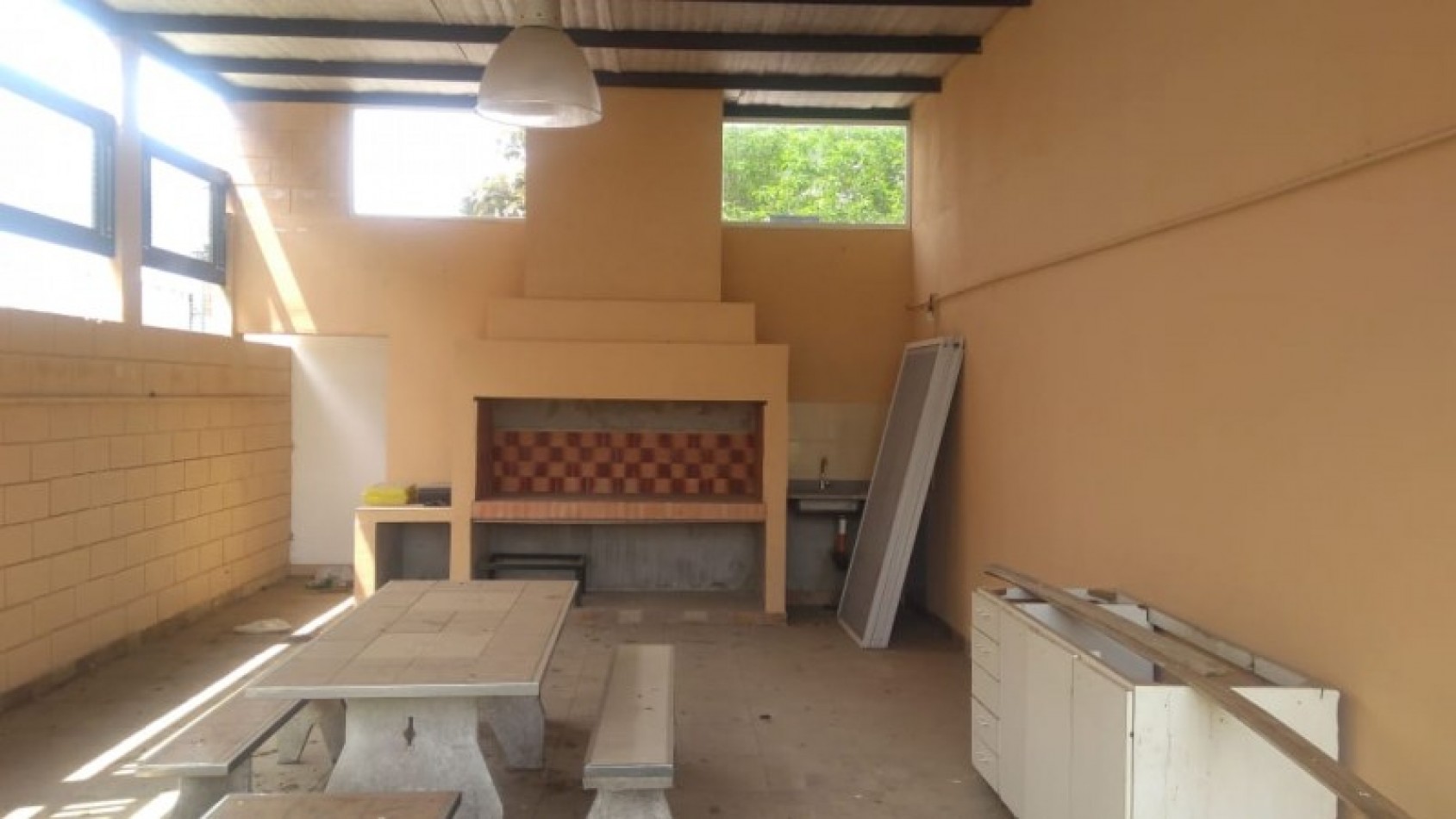DEPARTAMENTO 3 AMB. PLANTA BAJA C/JARDIN Y COCHERA (COMPLEJO CERRADO)