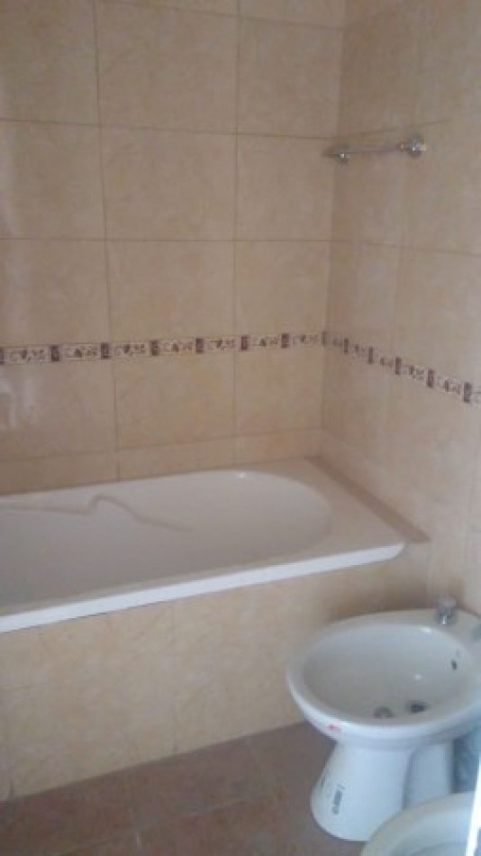 DEPARTAMENTO 3 AMB. PLANTA BAJA C/JARDIN Y COCHERA (COMPLEJO CERRADO)