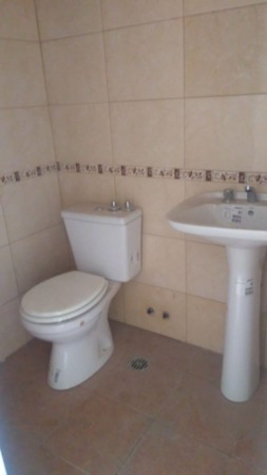 DEPARTAMENTO 3 AMB. PLANTA BAJA C/JARDIN Y COCHERA (COMPLEJO CERRADO)