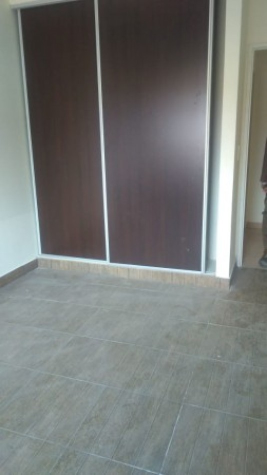 DEPARTAMENTO 3 AMB. PLANTA BAJA C/JARDIN Y COCHERA (COMPLEJO CERRADO)