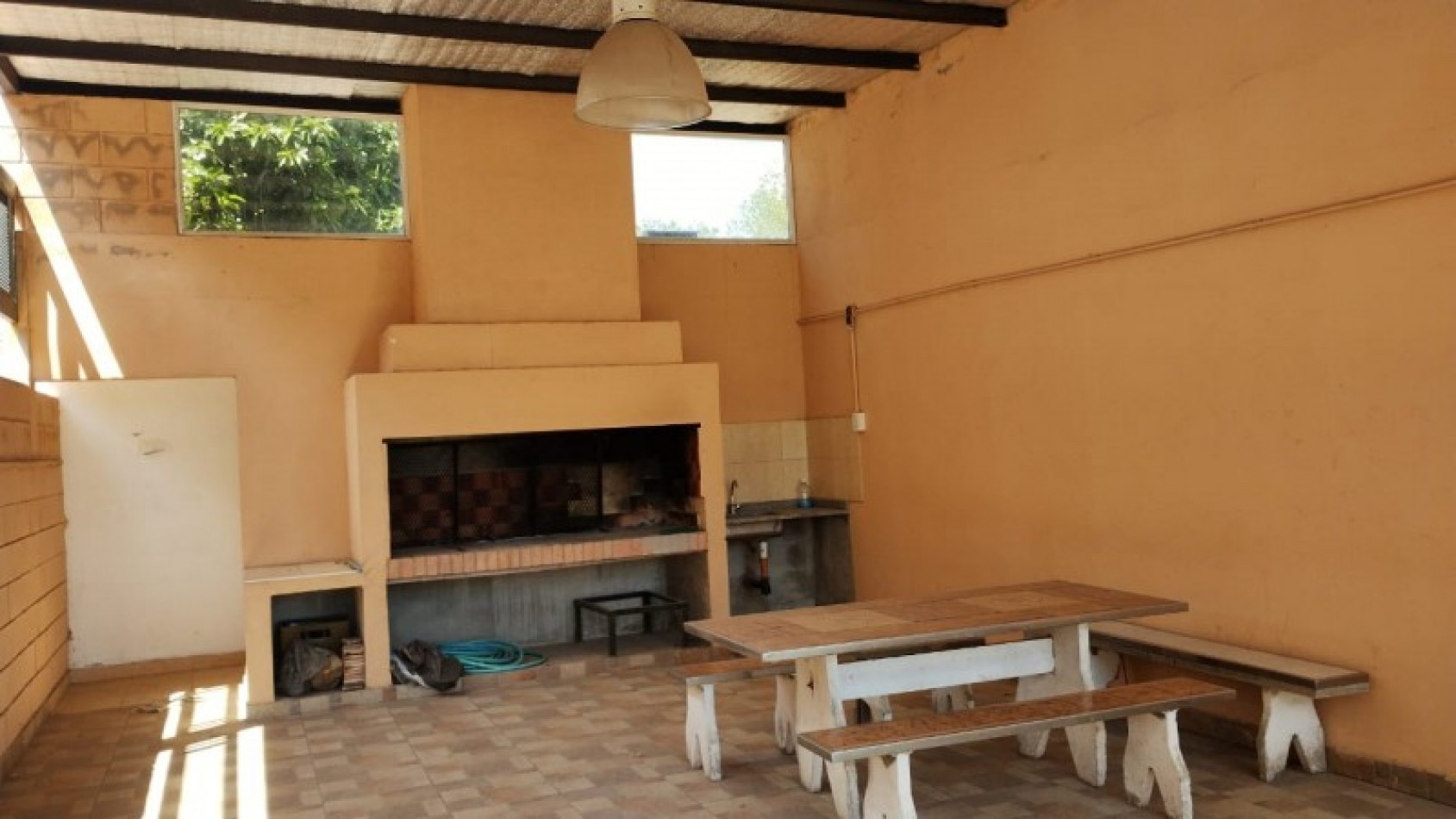 DEPARTAMENTO 3 AMB. PLANTA BAJA C/JARDIN Y COCHERA (COMPLEJO CERRADO)