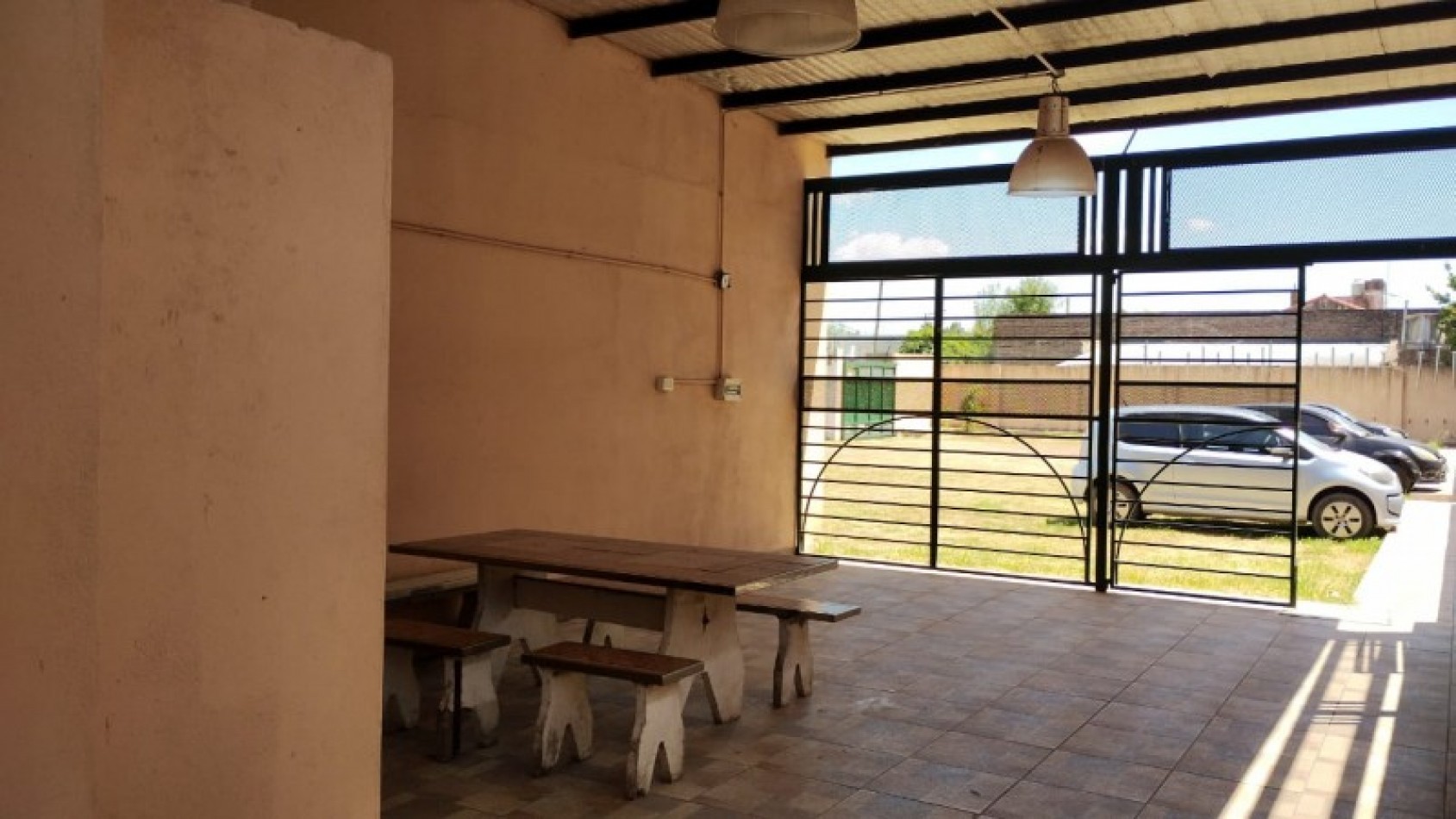 DEPARTAMENTO 3 AMB. PLANTA BAJA C/JARDIN Y COCHERA (COMPLEJO CERRADO)