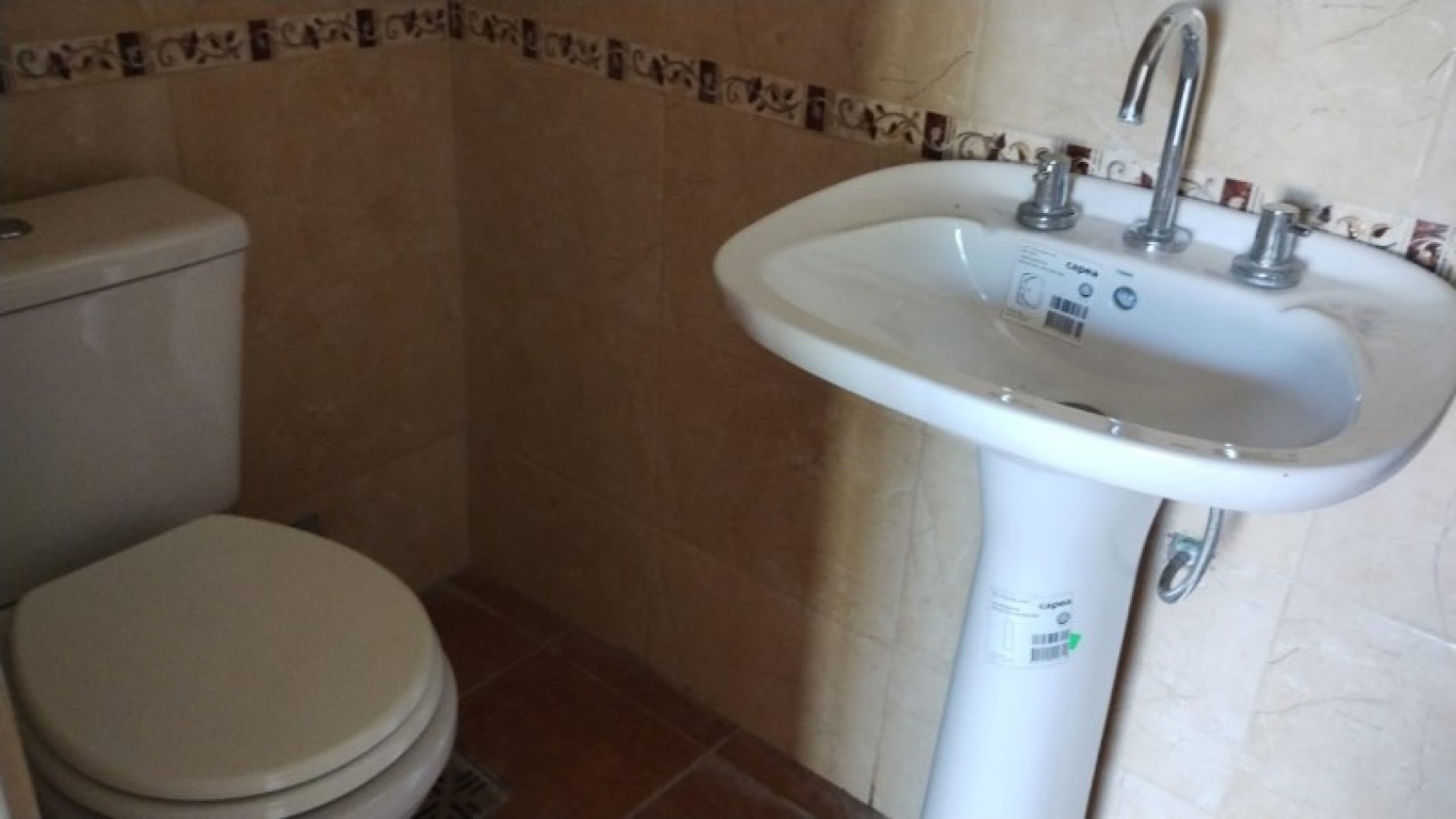 DEPARTAMENTO 3 AMB. PLANTA BAJA C/JARDIN Y COCHERA (COMPLEJO CERRADO)